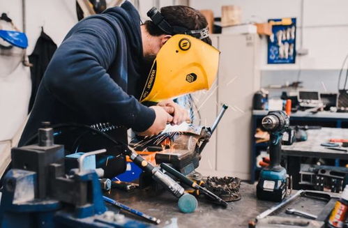 1.8萬中介費招工，臨時工工資反超正式工 工廠“用工荒”背后，科技中介服務如何破局？